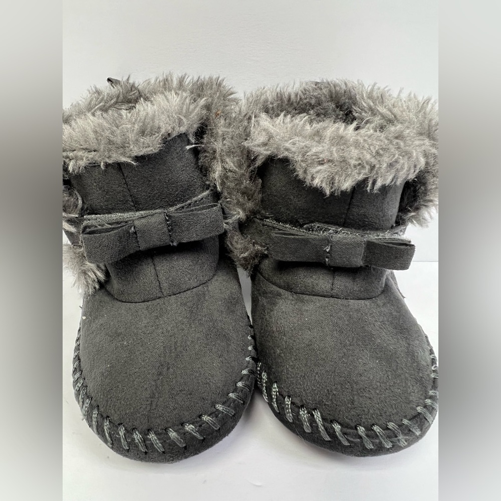 Teeny Toes- Grey Fuzzy Baby‎ Boots with bows, Velcro, Size-3, Pre-Owned